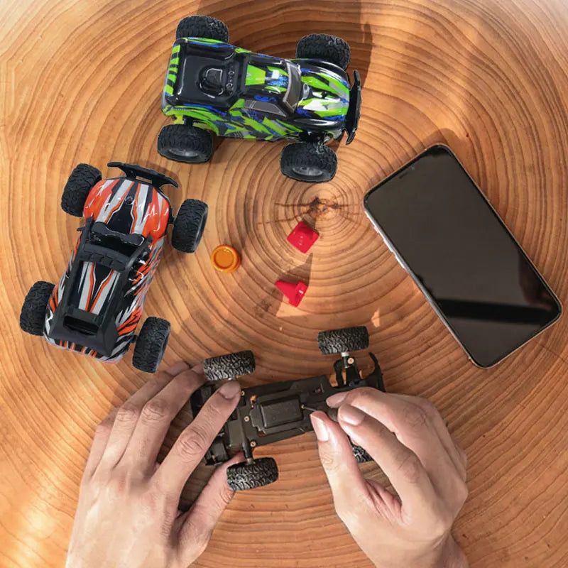 1:32Proportion Remote Control Car, Remote Control Car Max 20 Km/h, 2.4Ghz High-Speed All-terrain Outdoor Electric Toy Car