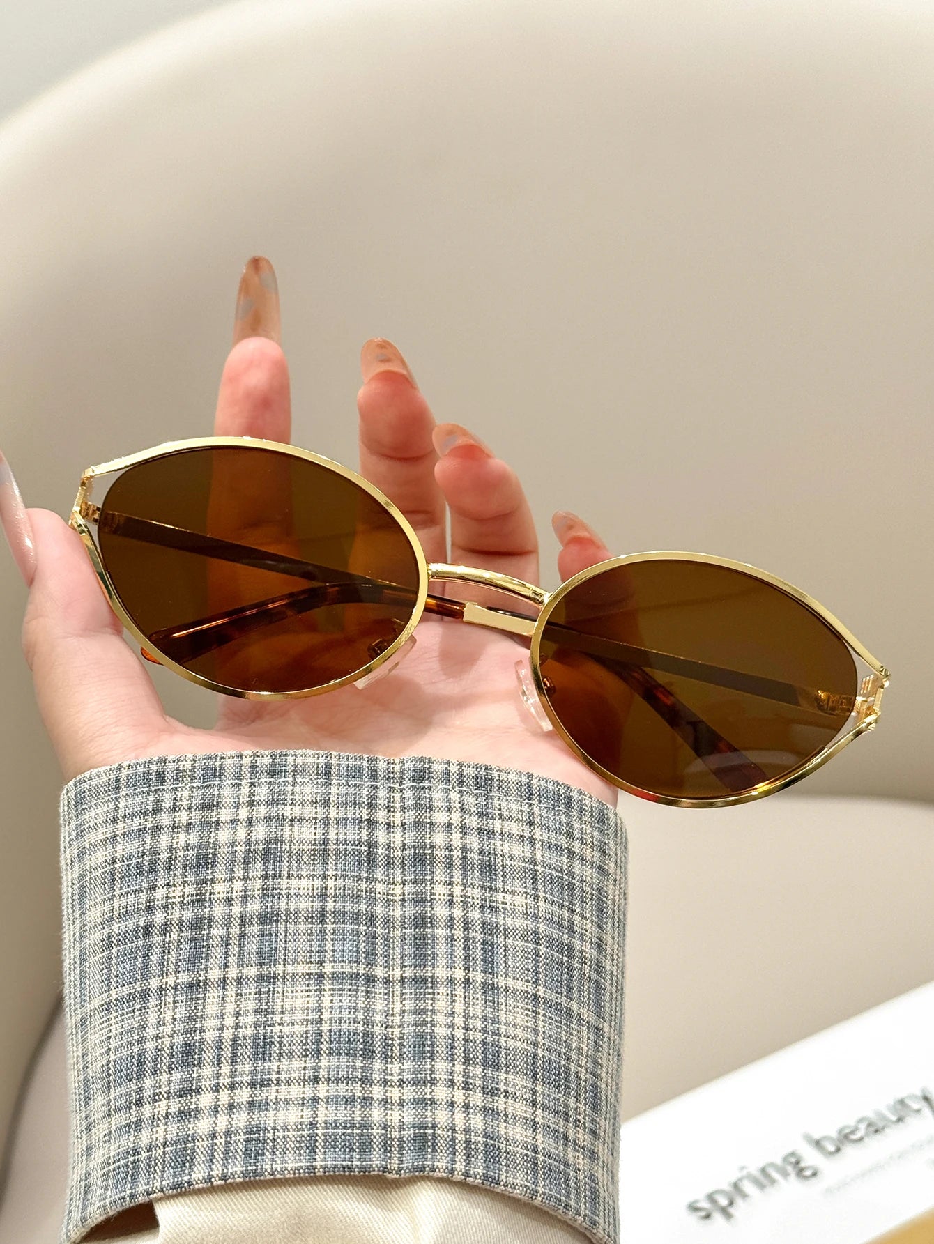 1Pc Elegant Oval Frame Women's Fashion Sunglasses with Hollow Leg Design, Retro Fashion Style for Daily Wear and Street Photogra