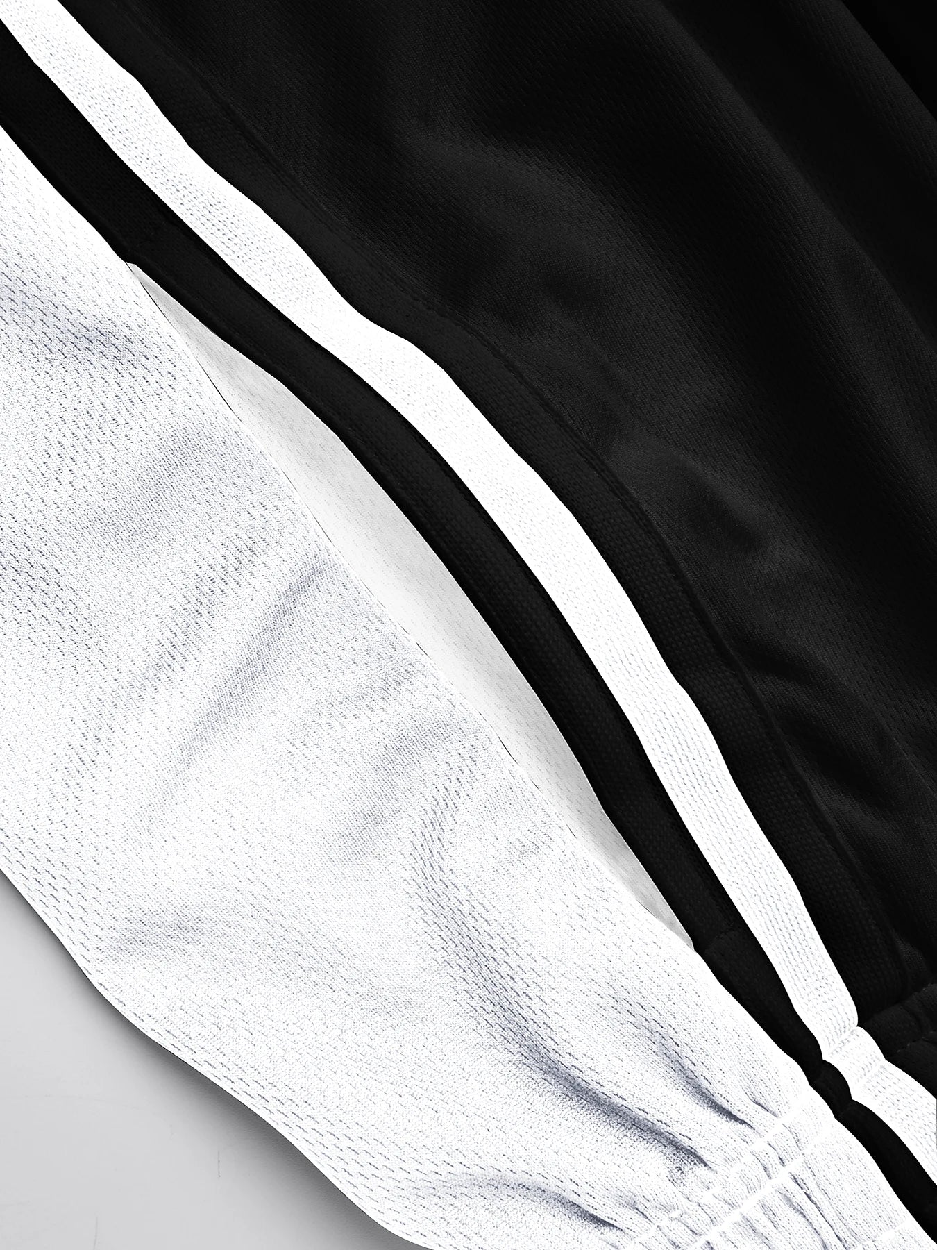 Men's summer shorts with black and white color-blocking, slightly elastic, loose, breathable, and casual sports shorts.
